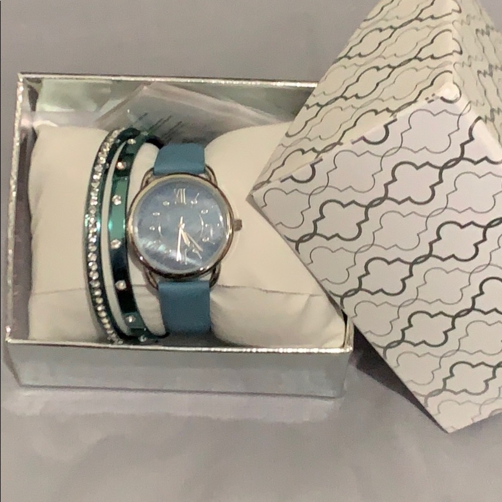 Watch with accessories